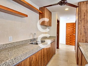 Casa en Venta en Cancun en Residencial Rio con Amplio Jardin y Alberca