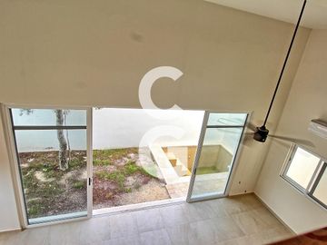 Casa en Venta en Cancun en Residencial Rio con Amplio Jardin y Alberca