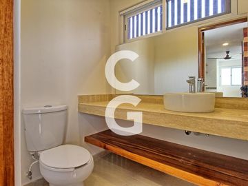 Casa en Venta en Cancun en Residencial Rio con Amplio Jardin y Alberca