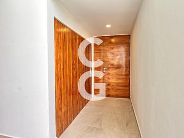 Casa en Venta en Cancun en Residencial Rio con Amplio Jardin y Alberca