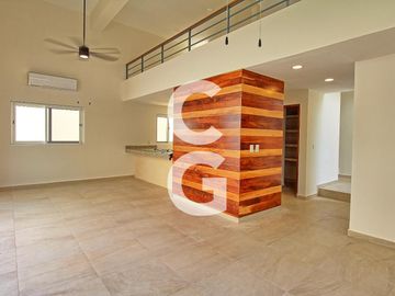 Casa en Venta en Cancun en Residencial Rio con Amplio Jardin y Alberca