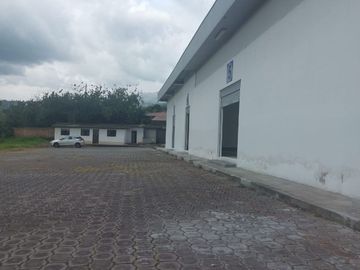 DE OPORTUNIDAD VENTA O ARRIENDO BODEGAS COMERCIALES EN YARUQUI SOBRE LA E-35
