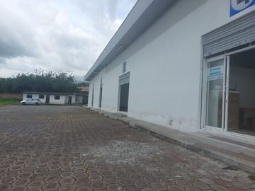 DE OPORTUNIDAD VENTA O ARRIENDO BODEGAS COMERCIALES EN YARUQUI SOBRE LA E-35