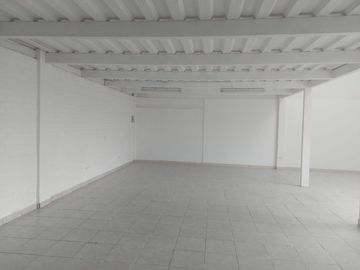 DE OPORTUNIDAD VENTA O ARRIENDO BODEGAS COMERCIALES EN YARUQUI SOBRE LA E-35