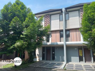 Disewakan Rumah Regentown BSD City Tangerang Bagus Cantik Nyaman Lokasi Sangat Strategis