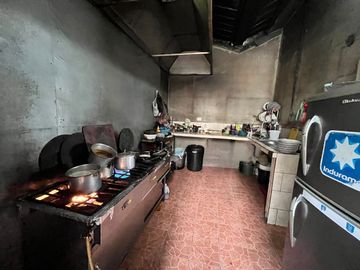 VENTA LOCAL COMERCIAL EN QUITO LA MARÍN SECTOR PLAYÓN DE LA MARÍN FRENTE ESTACIÓN DE LOS CHILLOS. PRECIO 