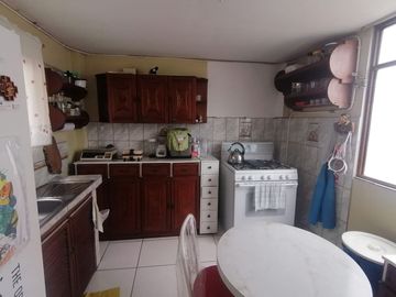 SE VENDE DEPARTAMENTO 3 PISO CON AIRES EN UN 4 PISO SUPER BONITO Y ESPACIOSO