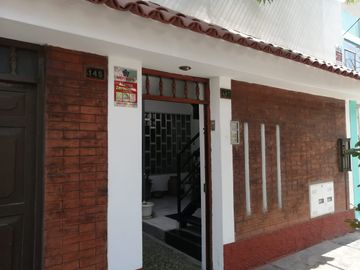 SE VENDE DEPARTAMENTO 3 PISO CON AIRES EN UN 4 PISO SUPER BONITO Y ESPACIOSO