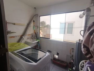 SE VENDE DEPARTAMENTO 3 PISO CON AIRES EN UN 4 PISO SUPER BONITO Y ESPACIOSO