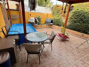 Casa Esquina en Micro barrio de Villa Jardines de Santa María, Maipú.