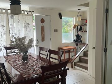 Casa Esquina en Micro barrio de Villa Jardines de Santa María, Maipú.