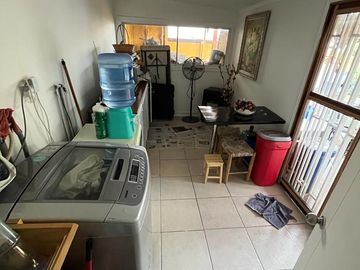 Casa Esquina en Micro barrio de Villa Jardines de Santa María, Maipú.