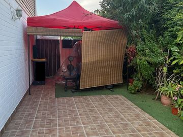 Casa Esquina en Micro barrio de Villa Jardines de Santa María, Maipú.