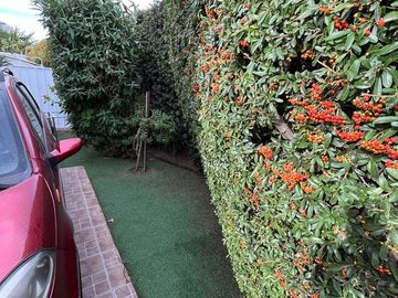 Casa Esquina en Micro barrio de Villa Jardines de Santa María, Maipú.
