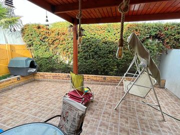 Casa Esquina en Micro barrio de Villa Jardines de Santa María, Maipú.