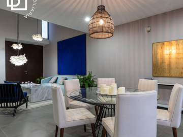 Casa en venta de dos pisos en privada residencial dentro de Temozón Norte, Mérida.