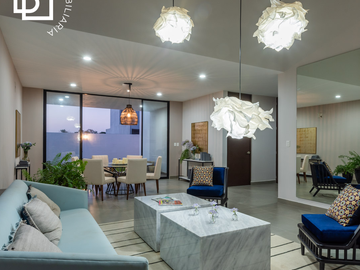Casa en venta de dos pisos en privada residencial dentro de Temozón Norte, Mérida.