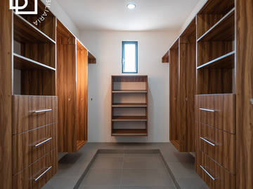 Casa en venta de dos pisos en privada residencial dentro de Temozón Norte, Mérida.
