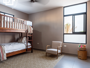 Casa en venta de dos pisos en privada residencial dentro de Temozón Norte, Mérida.