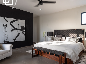 Casa en venta de dos pisos en privada residencial dentro de Temozón Norte, Mérida.
