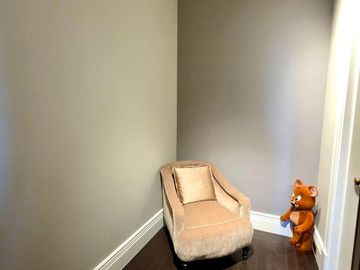 98 Wireless: 132sqm 2bed 3bath 110,000,000 Embassy view unfurnished Am: 065619----