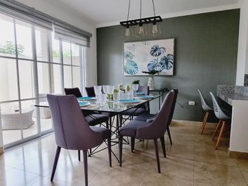 Venta de preciosa casa diseño moderno en Etapa Brisana - Urb Casalaguna/ km 12 av. León Febres Cordero.