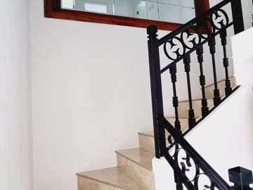 Venta de preciosa casa diseño moderno en Etapa Brisana - Urb Casalaguna/ km 12 av. León Febres Cordero.