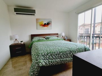 Venta de preciosa casa diseño moderno en Etapa Brisana - Urb Casalaguna/ km 12 av. León Febres Cordero.