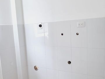 Venta de preciosa casa diseño moderno en Etapa Brisana - Urb Casalaguna/ km 12 av. León Febres Cordero.