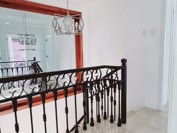 Venta de preciosa casa diseño moderno en Etapa Brisana - Urb Casalaguna/ km 12 av. León Febres Cordero.