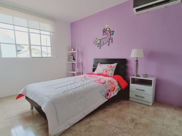 Venta de preciosa casa diseño moderno en Etapa Brisana - Urb Casalaguna/ km 12 av. León Febres Cordero.