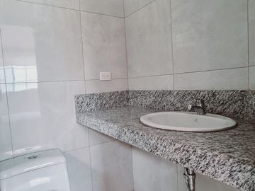 Venta de preciosa casa diseño moderno en Etapa Brisana - Urb Casalaguna/ km 12 av. León Febres Cordero.
