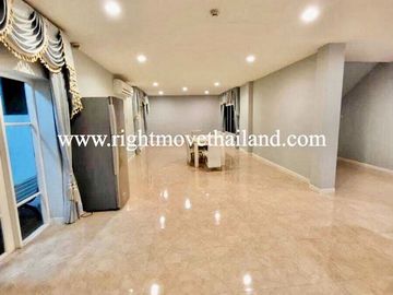 Lake Side Villa 2 House For Sale in Bangna