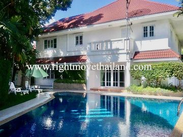 Lake Side Villa 2 House For Sale in Bangna