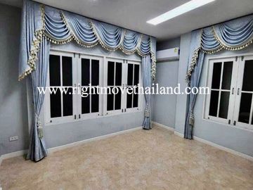 Lake Side Villa 2 House For Sale in Bangna