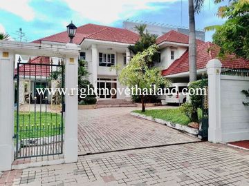 Lake Side Villa 2 House For Sale in Bangna