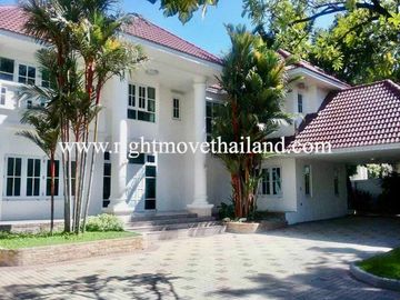 Lake Side Villa 2 House For Sale in Bangna