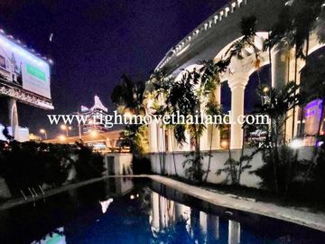 Lake Side Villa 2 House For Sale in Bangna