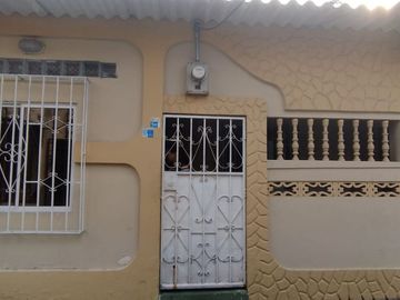 CASA DE OPORTUNIDAD EN VENTA EN LA CDLA. SAUCES NORTE DE GUAYAQUIL