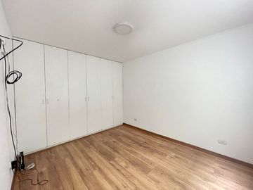 FLAT TOTALMENTE REMODELADO FRENTE AL CLUB SUIZO