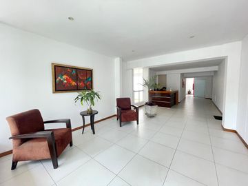 FLAT TOTALMENTE REMODELADO FRENTE AL CLUB SUIZO