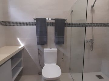 Spacious and 6-Bedroom Fully Furnished Townhouse in Mandaue City, Cebu