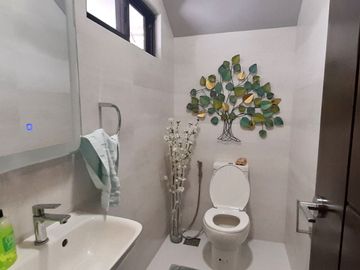 Spacious and 6-Bedroom Fully Furnished Townhouse in Mandaue City, Cebu
