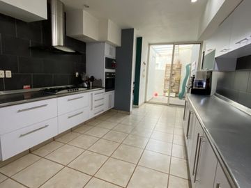 Casa Venta a unos pasos del Parque Metropolitano Pza Galerías