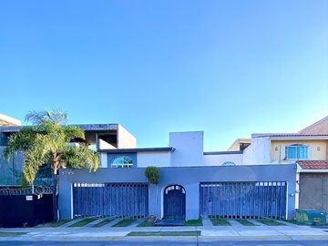 Casa Venta a unos pasos del Parque Metropolitano Pza Galerías