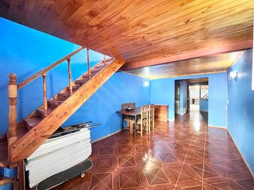 Se vende casa de dos pisos en Rauco, 2 piezas 1 baño