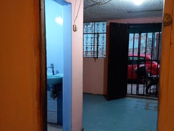 CASA CON LOCALES EN LA CIUDADELA MEXICO - SUR DE QUITO