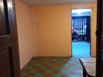 CASA CON LOCALES EN LA CIUDADELA MEXICO - SUR DE QUITO
