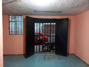 CASA CON LOCALES EN LA CIUDADELA MEXICO - SUR DE QUITO
