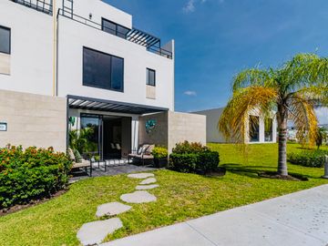 CASA EN VENTA EN XOCHITEPEC, MORELOS; MEX. 3 RECÁMARAS, ALBERCA, PET PARK, MULTI CANCHAS.
